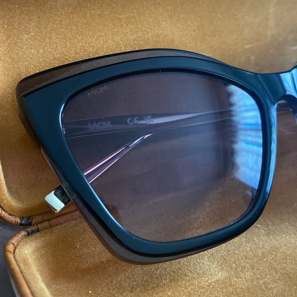 MCM- sunglasses - Picture 14 of 15